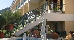 Paradise Hotel - Image 2