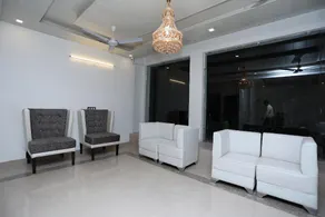 OYO Flagship Hotel Uk-07 - Image 3