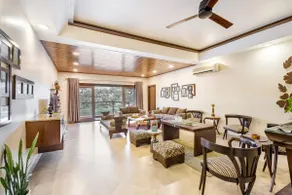 ELIVAAS 5 BHK with Garden & Balconies - Lakeview Manor - Image 3