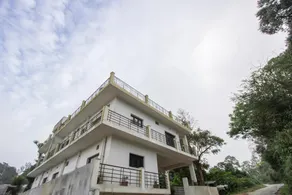 OYO Green Line Service Apartments - Image 2