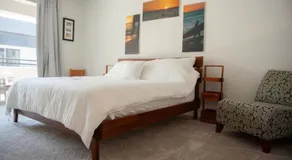 Modern 2BR Townhouse Near Water St & Vegas - Image 2