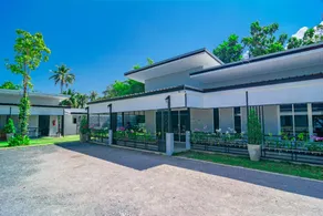 OYO 533 Runya Poolvilla - Image 3