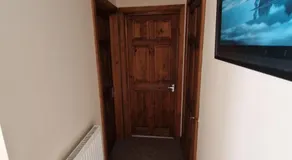 Chezzas Homestay TwinTripleDoublesKing Private Bathrooms Driveway Parking - Image 3
