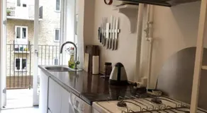 Quiet room in lively area with helpful Host! - Image 3