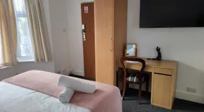 Fair Oak Self-Catering Accomodation - Image 2