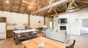 Farmhouse Suites by Amish Country Lodging - Image 3
