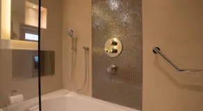 St George's Hotel - Wembley - Image 3