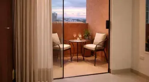 Premium studio with balcony and panoramic view - Image 5