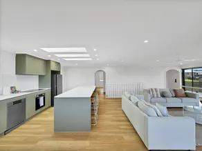 2-bed Beach Haven With Garden & Alfresco Dining - Image 3