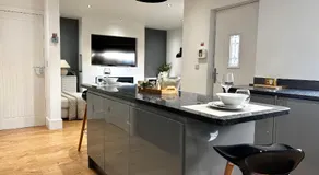 Holdsworth House Apartments - Image 4
