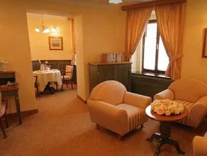 Hotel Octarna - Free On-site Parking - Image 3