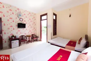 Red Hotel - Image 4