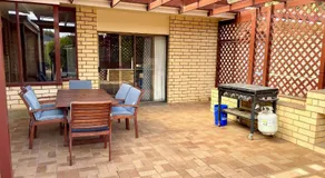 Lacey's Holiday House - Image 5