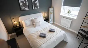 Luxury 1-Bed Flat - Free Parking - Image 2