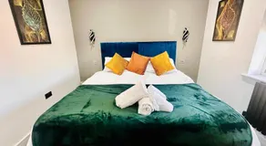 Under New Top Rated Management I Stylish 2BR Apartments I Central Hub I Free Parking I Work Ready Amenities - Image 2