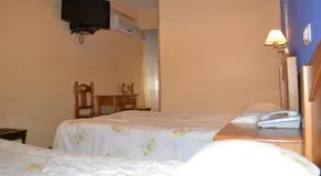 Hostal Al-Qazeres - Image 2