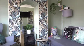 Stylish Heathrow Retreat 2-Bed Near Station - Image 3