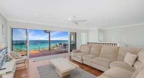 9 Dickinson Avenue-Absolute beachfront! - Image 2