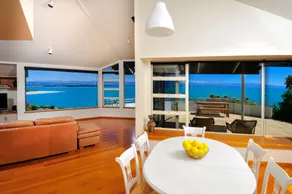 Beach Views Holiday Home - Image 5