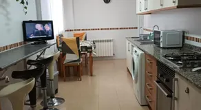 Piso de 3 dormitorios con aire acondicionado y parking - Image 4