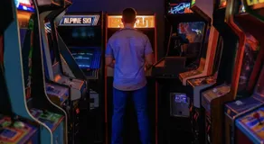 1980's Themed Room with MASSIVE 80's Arcade - Image 5
