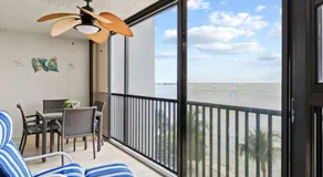 Vue sur l'eau depuis le 5e étage balcon, condo en bord de mer à Sanibel Harbour Resort - Image 5