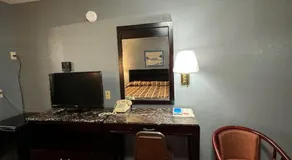 Pratt Budget Inn - Image 4