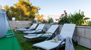 Charmant appartement entièrement équipé avec jardin, barbecue et piscine | Vue sur l'eau - Image 2