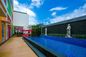 Front One Hotel Purwodadi - Image 2