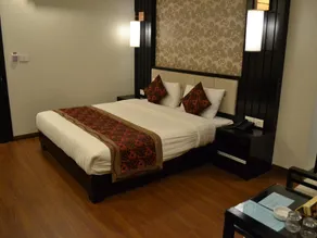 Luxury Hotel - Image 2