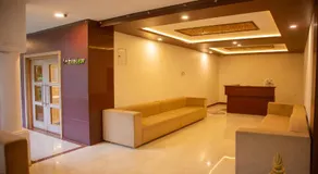 Hotel Naveen Lakeside - Image 3