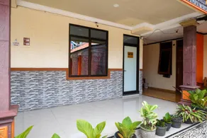 RedDoorz near Candi Sukuh Karanganyar - Image 4