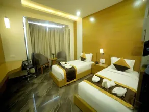 Alexander Luxury Hotel - Image 2