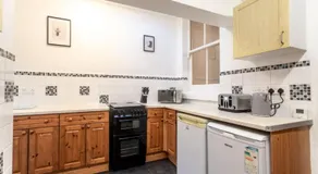 Edinburgh Street, Sleeps 9, 4 Bedrooms, Wifi, Long Stay Disc - Image 4