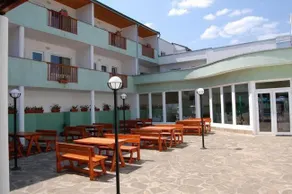 Hotel Seasons - Image 5
