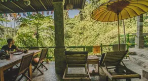 WW Backpackers - Image 5