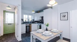 Saint Helens Spacious 3BR Olive Suite Sleeps 7 - Image 3