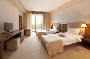 Hotel Yesterday - Image 2