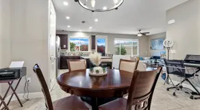 Placid Vibe Spacious 7-BR with Free Parking - Image 3
