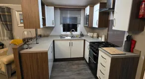Tw Luxury Caravan - Image 4