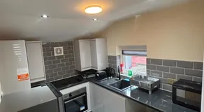 1BR Sleeps Four King Bed Airport amp; City Nearby - Image 2