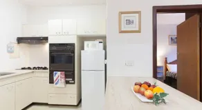 B3 Crawley Apartment 1 BRM & Sleepout near UWA - Image 3