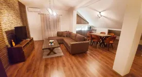 Gold Apartment - Image 2