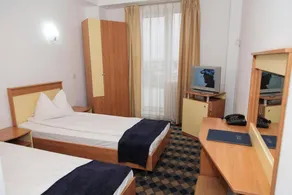 Plus Hotel - Image 2