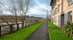 Stirling Riverview Apartment - Image 5