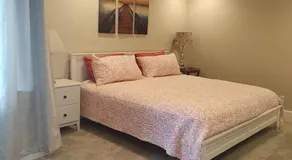 2 bdrm, Walking distance to all - Image 2