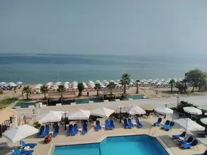 Santa Beach Hotel - Image 4