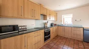 Spacious 6 bedroom property on a working fruit farm - Image 2