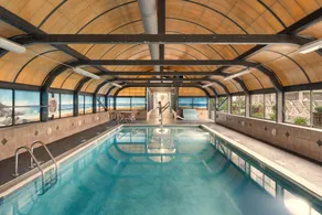 Club Wyndham Newport Onshore - Image 2