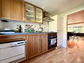 Workers Villa With 5 Bedrooms 2 Bathrooms Free Parking Near Volvo - Image 3